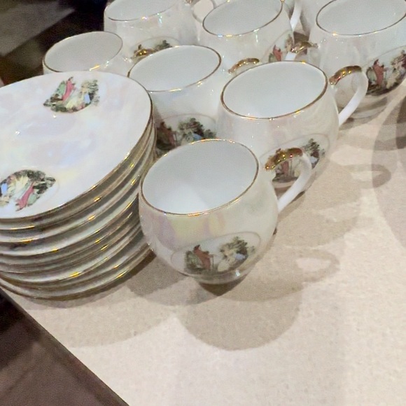 RARE Vintage China. Beautiful shimmering opal iridescent 9 cups and 9 saucers, - Picture 2 of 8